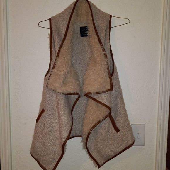 Love Tree Jackets & Blazers - Love Tree Faux Fur Vest